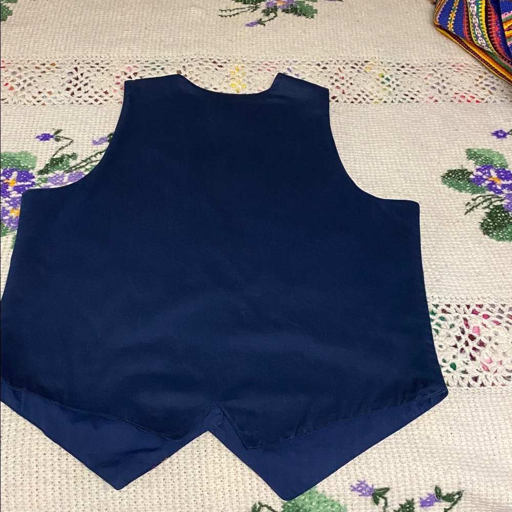 Embroidered Floral Vest - Picture 7 of 9
